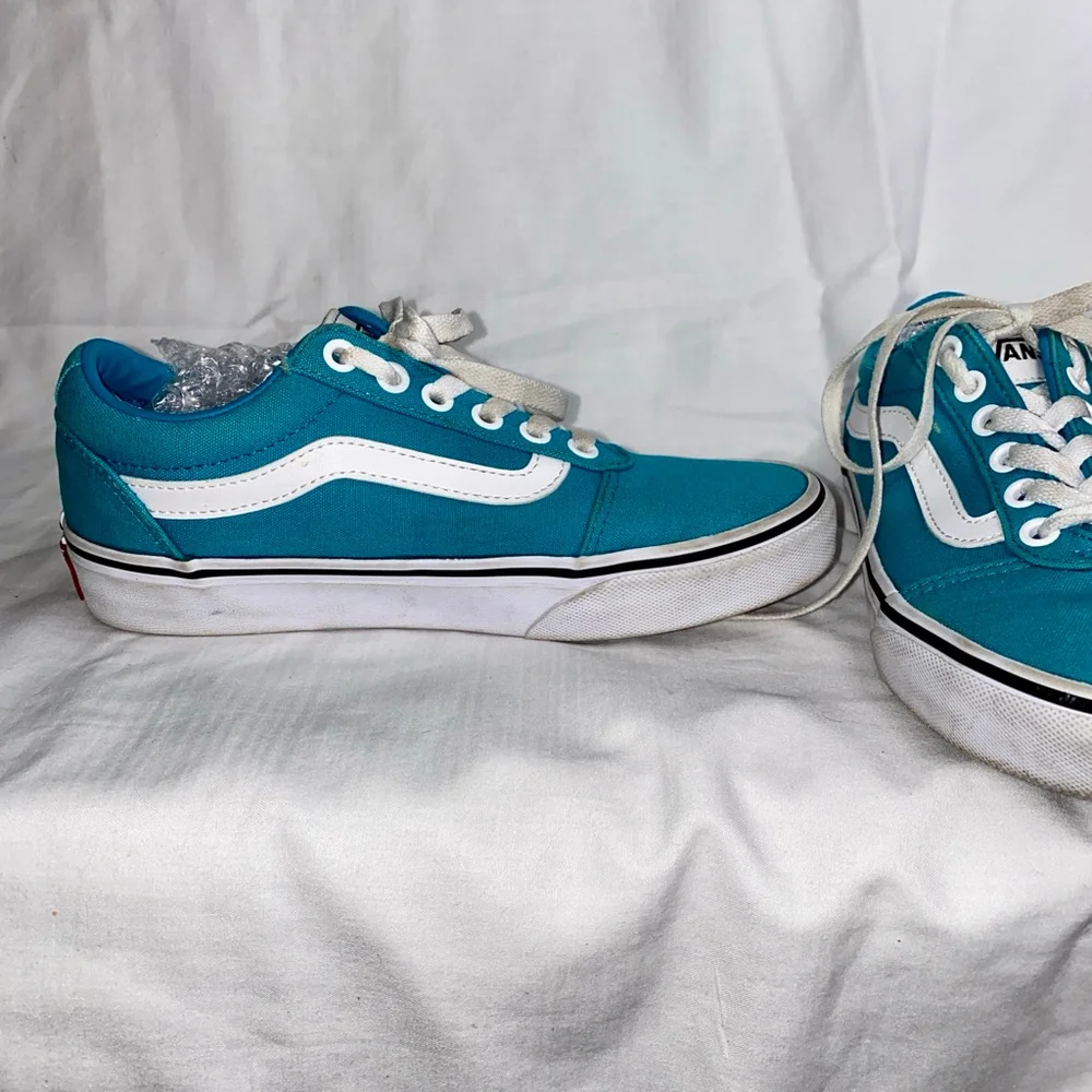 Women's Vans Teal and White Low Top Sneakers Size 6